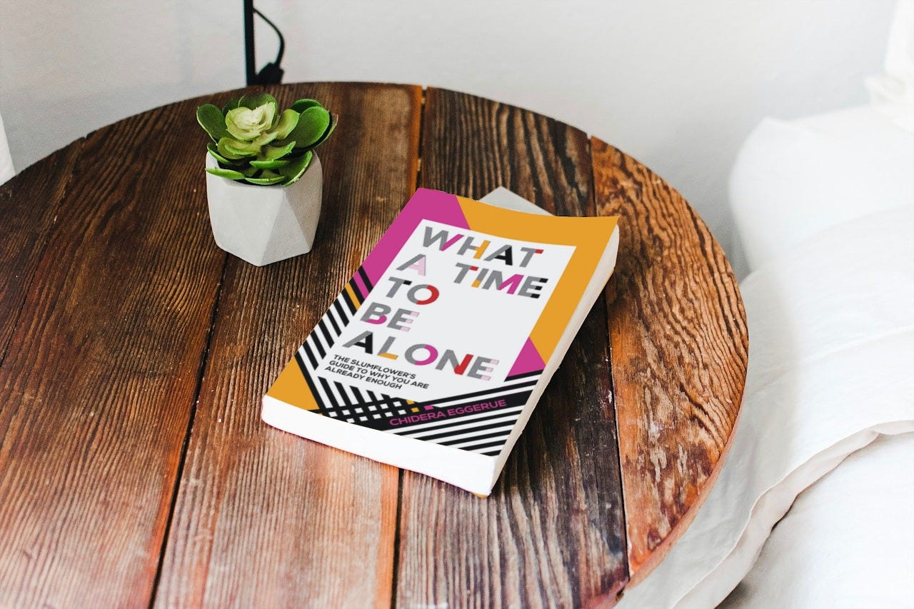 O Valor de Estar Só: Lições de “What a Time to Be Alone” de Chidera Eggerue